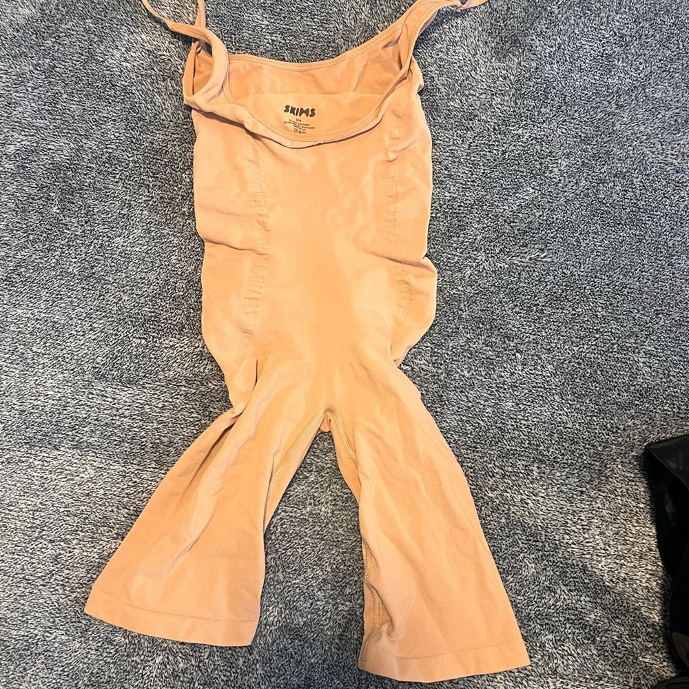 Skims undergarment body shaper Nude color